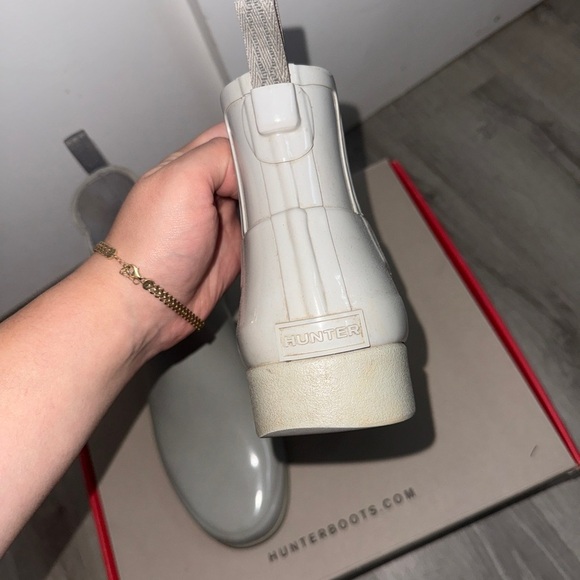 Hunter Women’s Gray Chelsea Boots - Picture 4 of 5